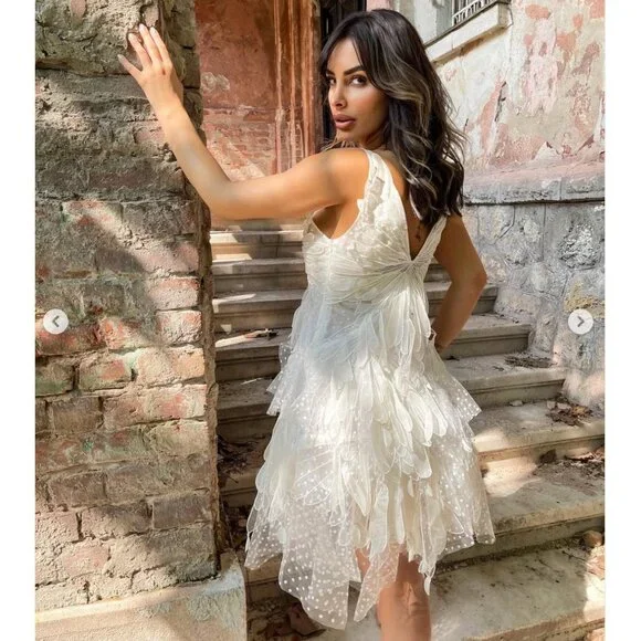 Pretty V Neck 3D Ruffled Appliquéd Tulle Asymmetrical White 21st Birthday Dress Short Homecoming Dress Y9900