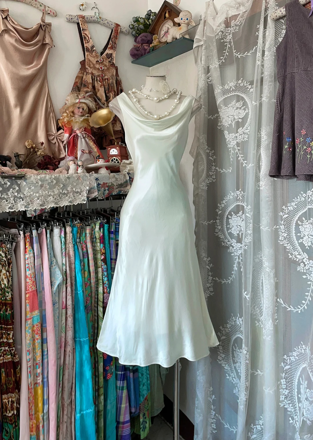 Classy White Sleeveless Satin Birthday Outfits Formal Graduation Homecoming Dress Y9012