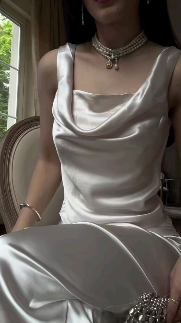 Elegant White Sleeveless Satin Mermaid Long Party Dress Birthday Outfits SP965