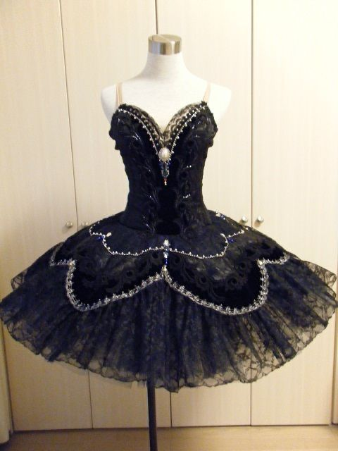 Cute Black Lace Beaded Short Birthday Outfits Formal Homecoming Dress Y9308