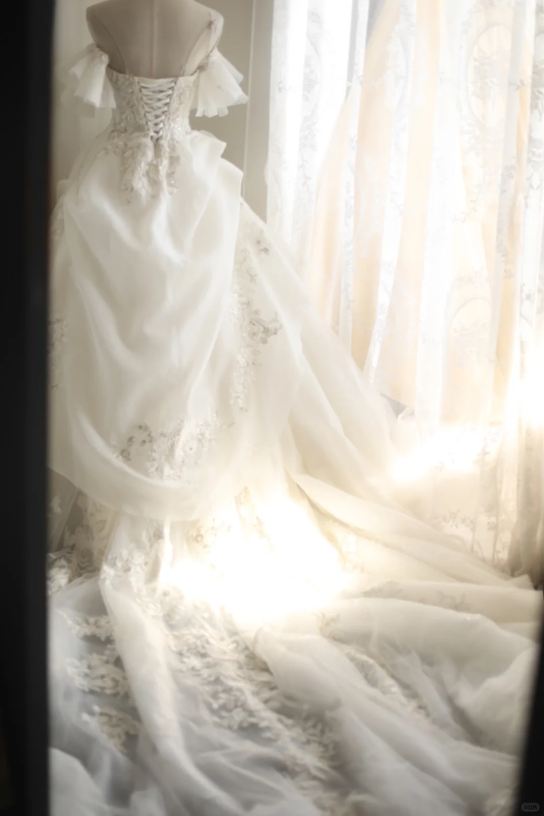 Classy White Off The Shoulder White Tulle Lace Appliques Long Wedding Dress Y9035