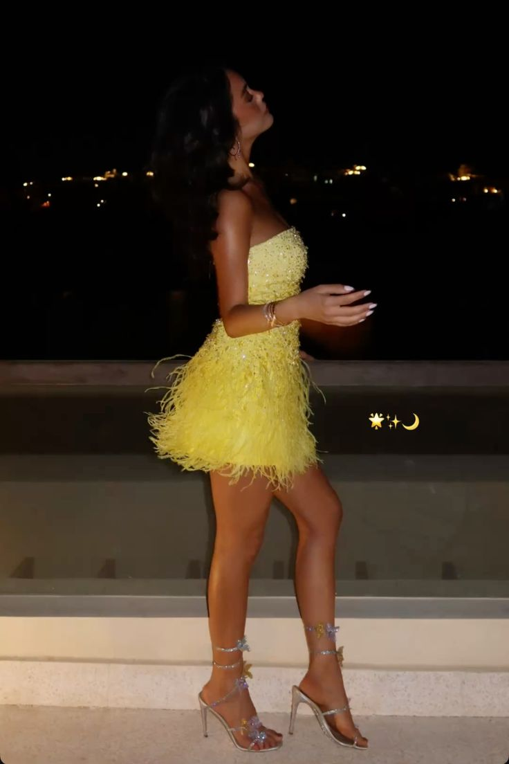Pretty Strapless Yellow Sequin Feathers Sheath Short 20th Birthday Outfits Formal Homecoming Dress Y9979