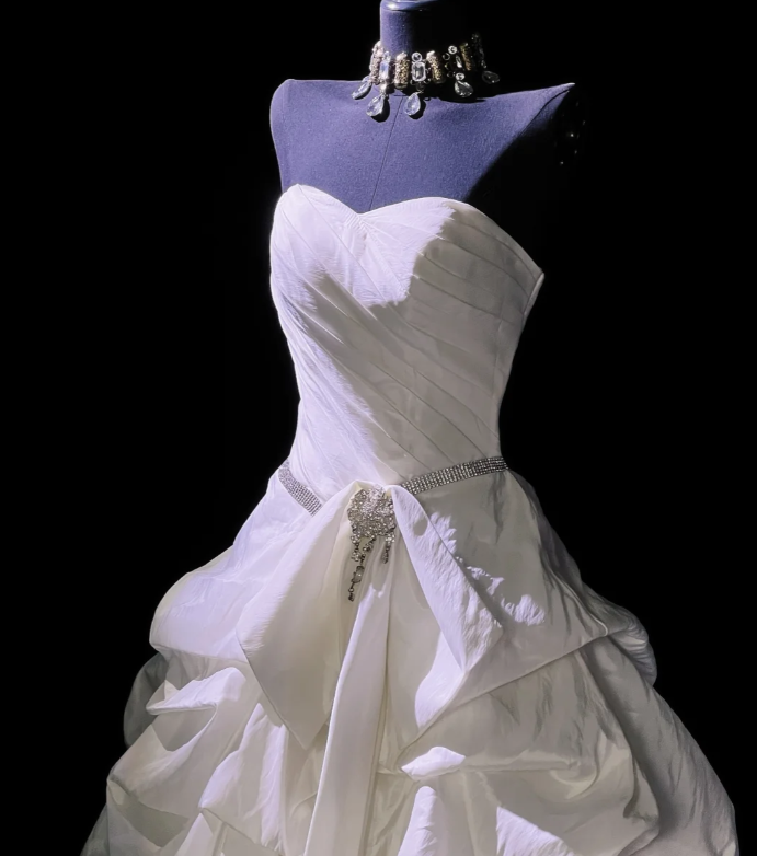 Pretty Sweetheart Neck White Satin Pleated Lace Long Bridal Dress Wedding Dress Y9850