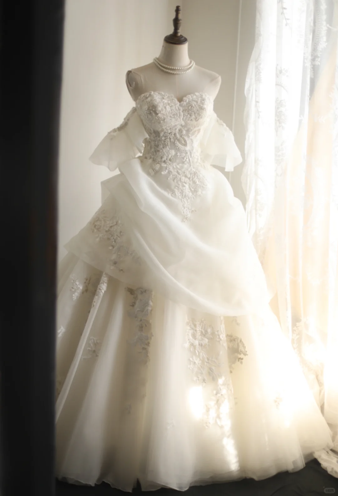 Classy White Off The Shoulder White Tulle Lace Appliques Long Wedding Dress Y9035