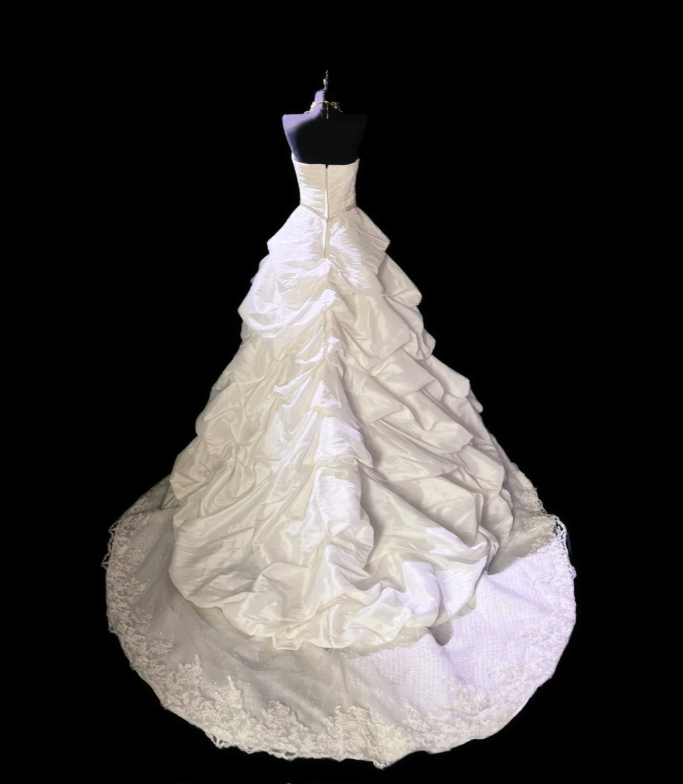 Pretty Sweetheart Neck White Satin Pleated Lace Long Bridal Dress Wedding Dress Y9850