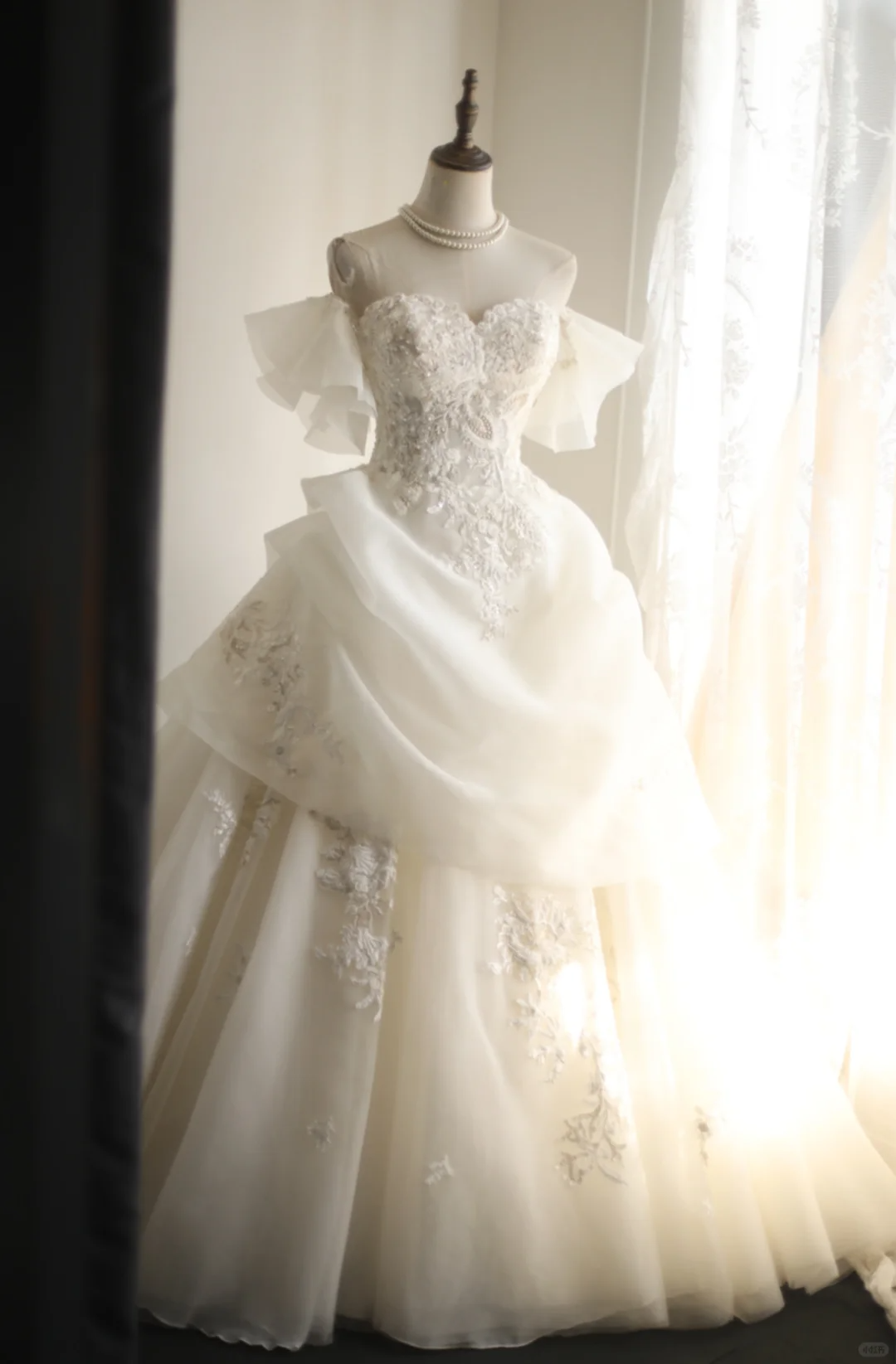 Classy White Off The Shoulder White Tulle Lace Appliques Long Wedding Dress Y9035