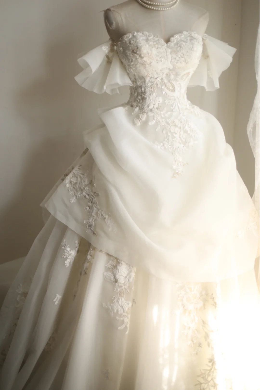 Classy White Off The Shoulder White Tulle Lace Appliques Long Wedding Dress Y9035