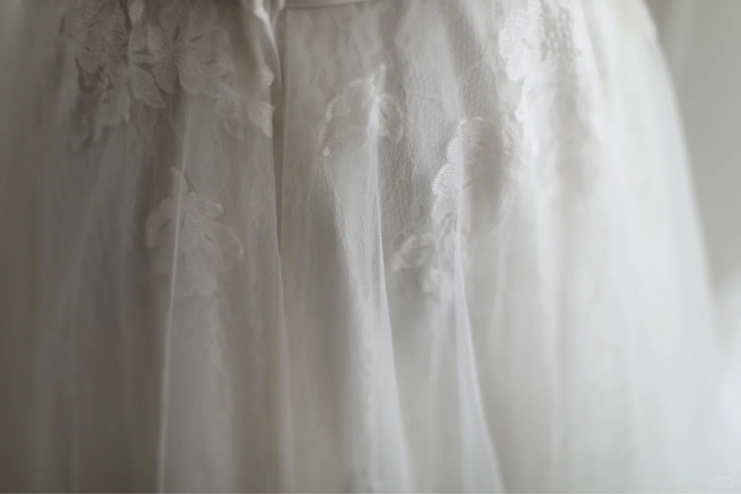 Charming White Strapless Tulle Lace Appliques A Line Long Wedding Dress Y9036