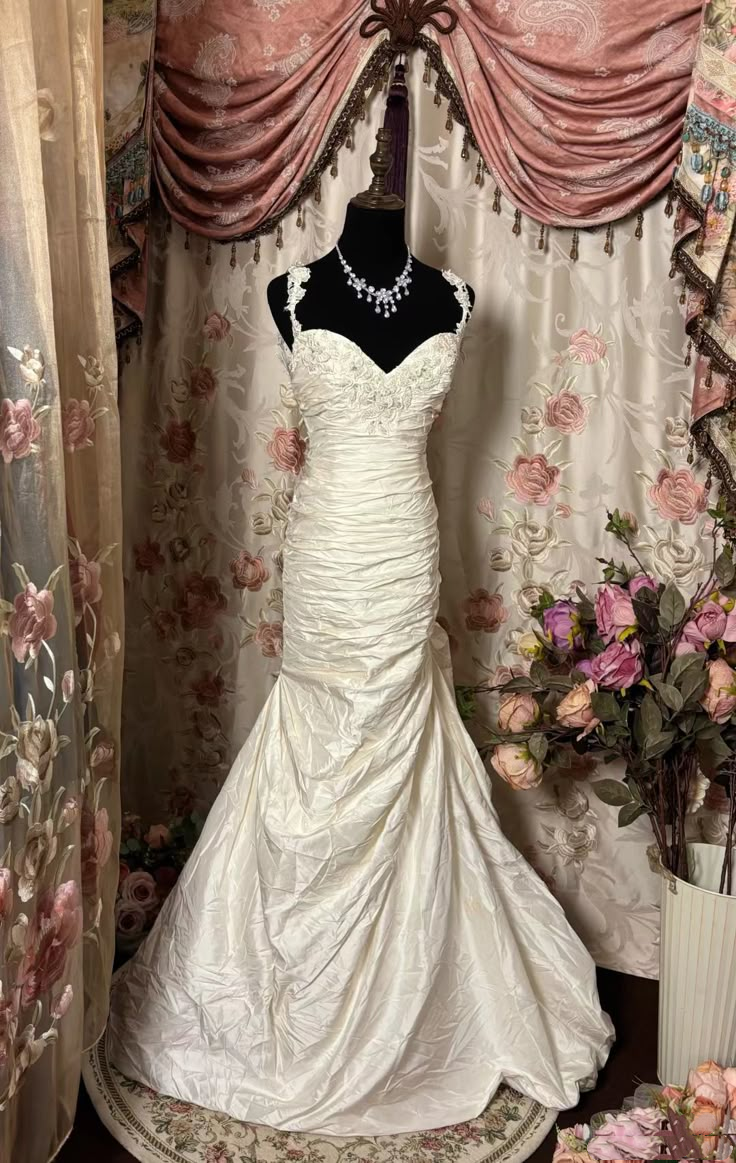 Pretty Spaghetti Straps White Lace Appliques Satin Pleated Mermaid Prom Dress Long Wedding Dress SP636