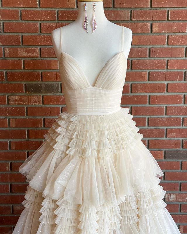 Ball Gown V Neck Straps Light Champagne Tulle Prom Dresses Y1875