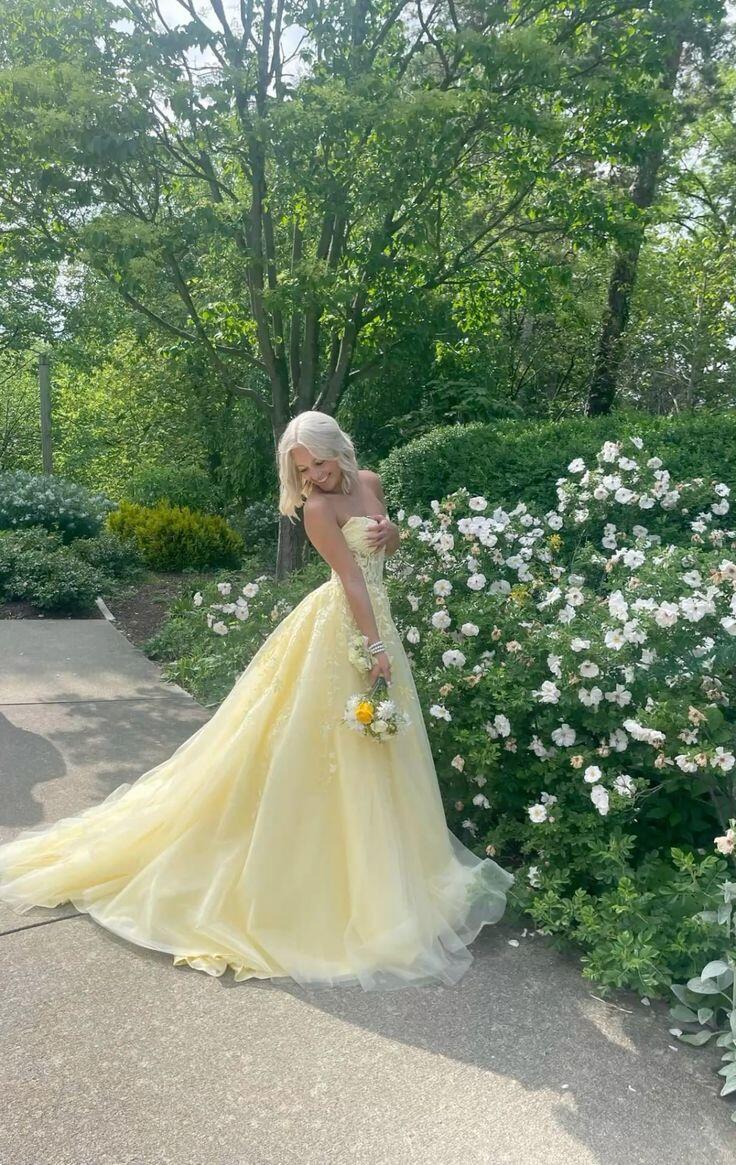 Charming Sweetheart Neck Yellow Tulle Appliques Long Evening Dress Prom Gown SP1155