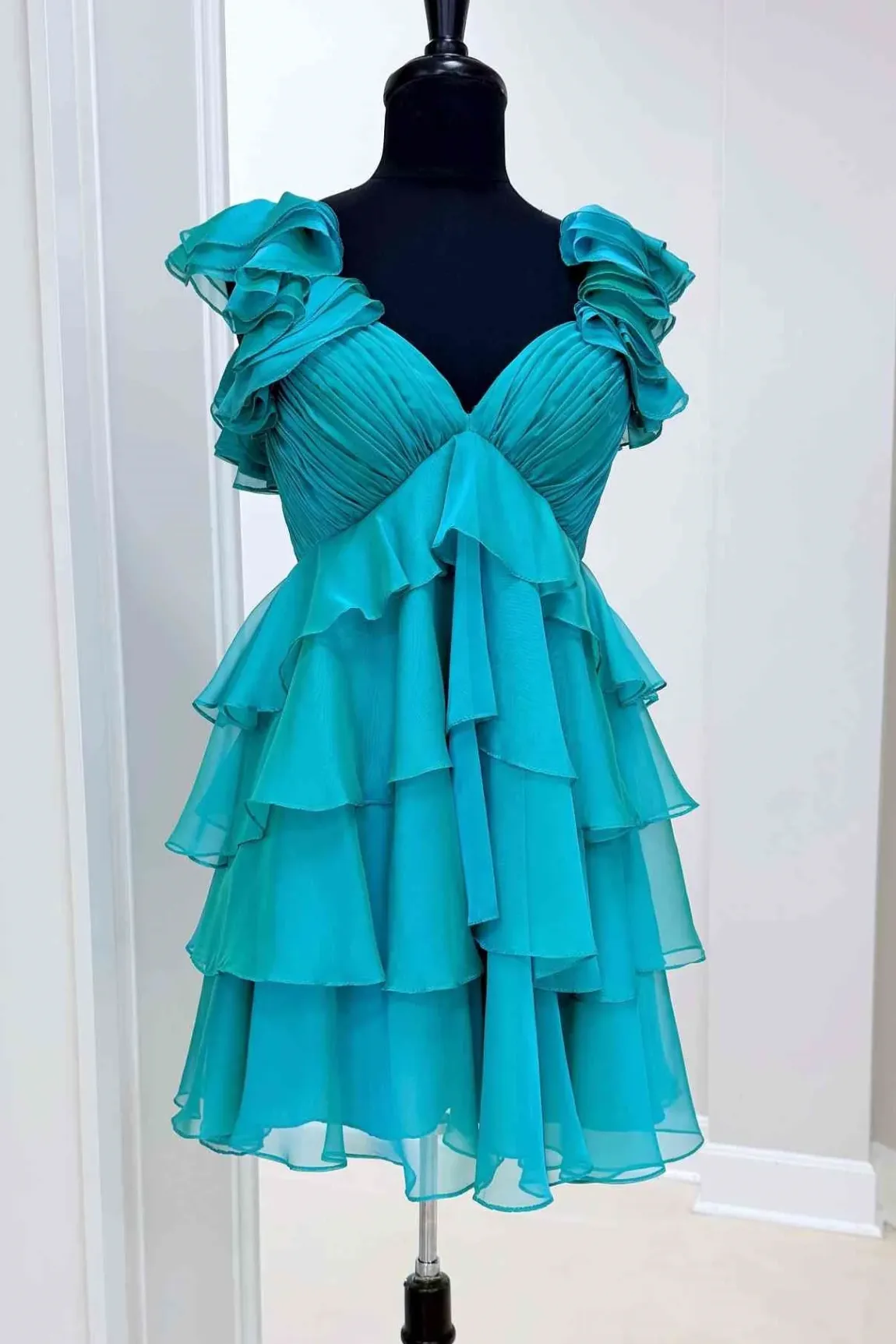Unique V-Neck Straps A-Line Pleated Tiered Chiffon Short Homecoming Dress Cocktail Dress SP3609