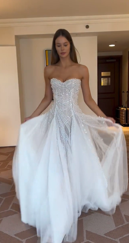 Pretty Sweetheart Neck Tulle Pearls White A Line Long Wedding Dress Bridal Dress SP2972