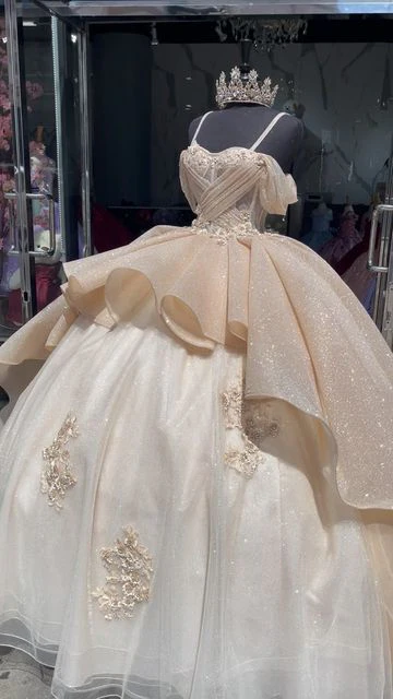 Sparkly Champagne Princess Ball Gown Quinceanera Dresses Elegant Straps Appliques Sweet 16 Dress Y4150