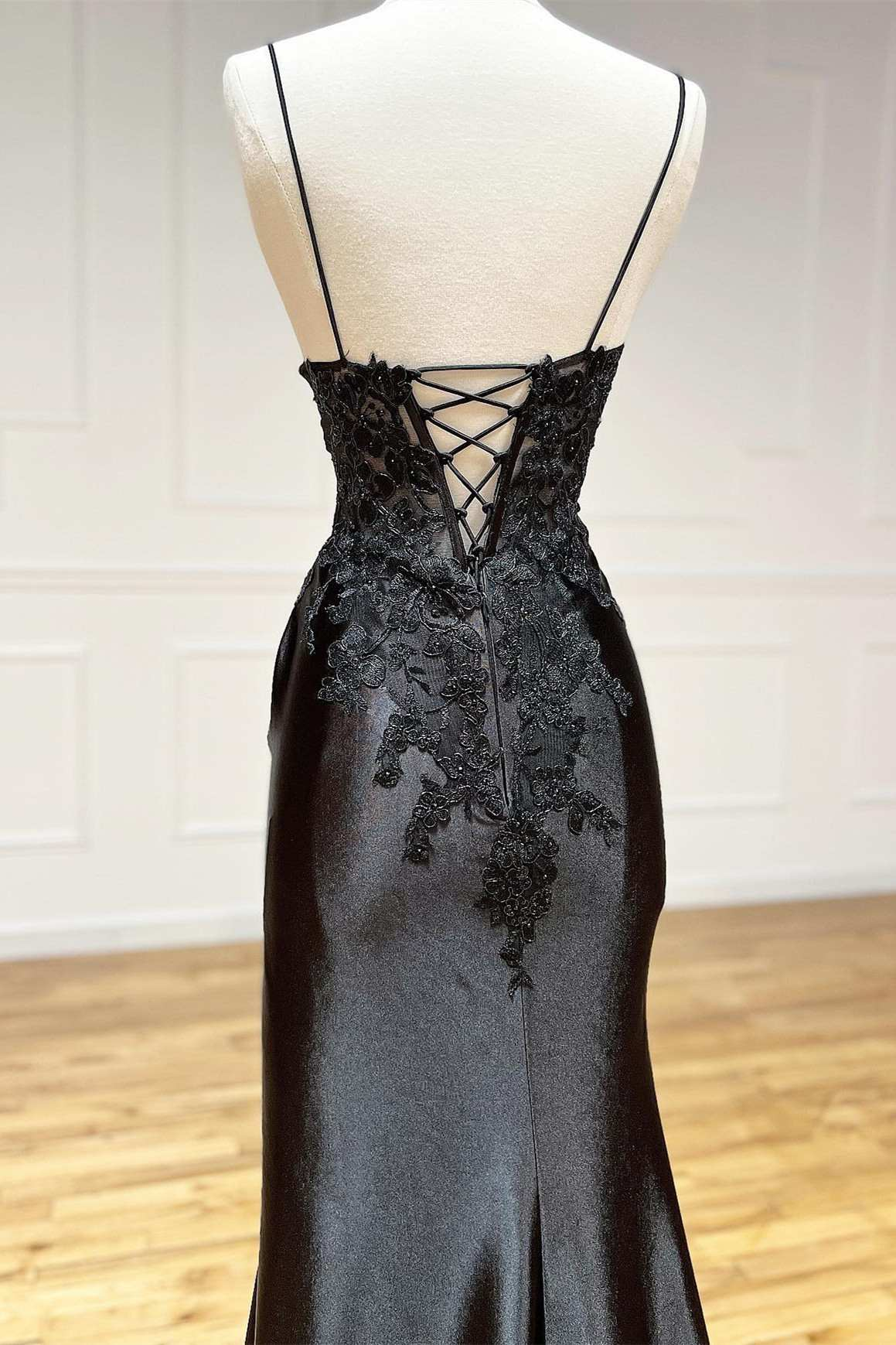 Black Long Appliques Prom Dress with Spaghetti Straps Y4344