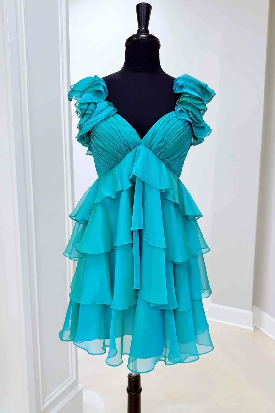 Unique V-Neck Straps A-Line Pleated Tiered Chiffon Short Homecoming Dress Cocktail Dress SP3609