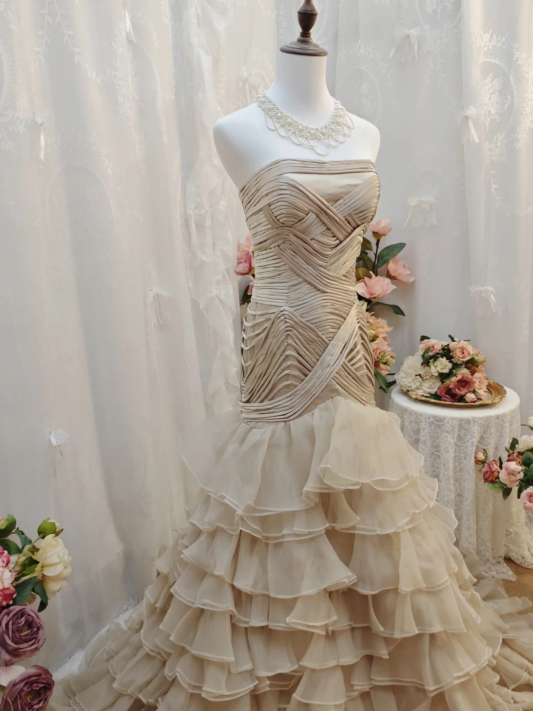 Elegant Strapless Chiffon Ruffled Layered Mermaid Long Wedding Dress Formal Bridal Dress SP2256