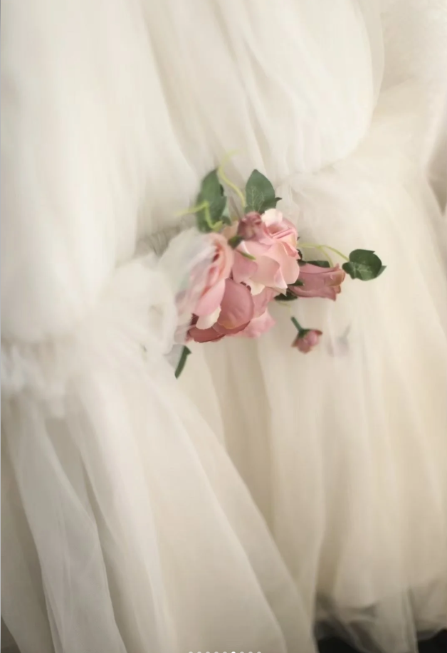 Pretty Spaghetti Straps White Tulle Long Wedding Dress With 3D Flowers SP751