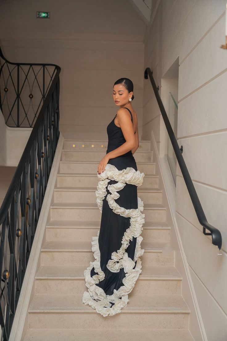Elegant Black Satin Mermaid White Pleated Ruffle Long Party Dress Prom Dresses SP4007