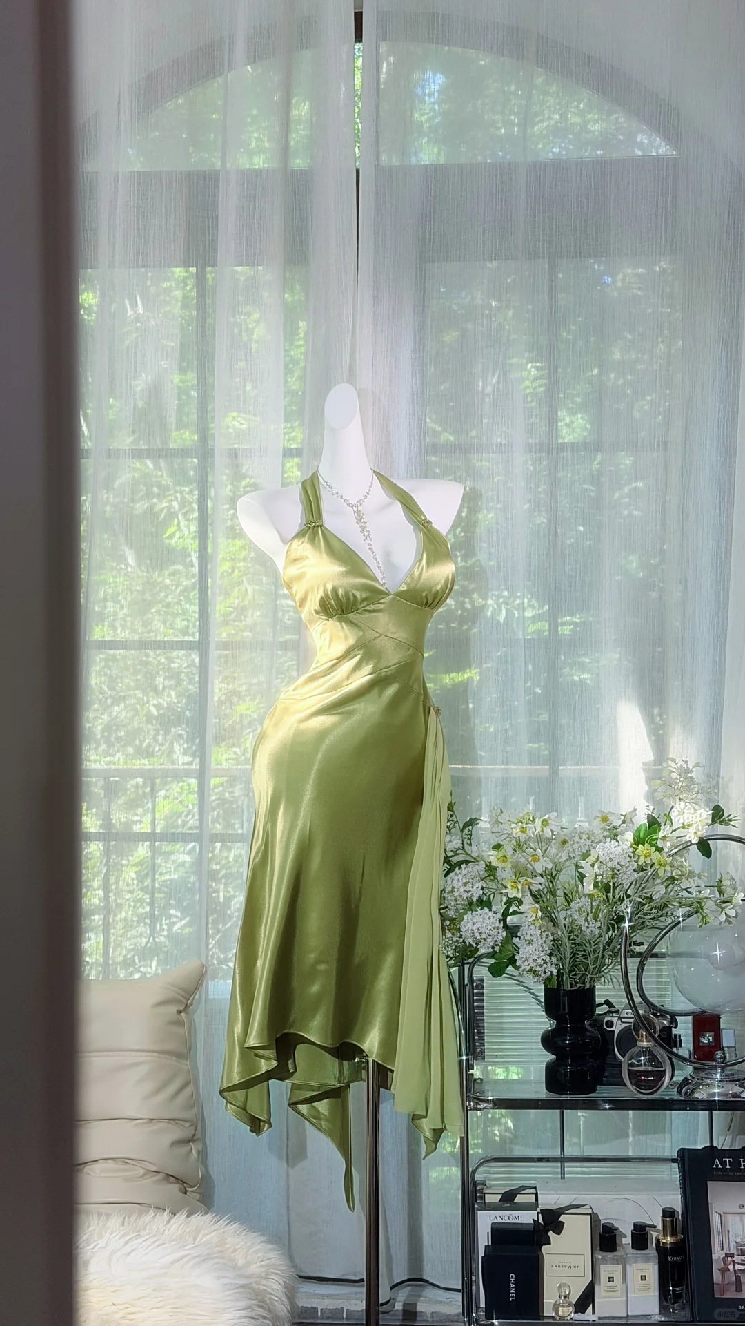 Elegant Green Satin Short Graduation Homecoming Dress Halter V Neck Mini Prom Dress SP3796
