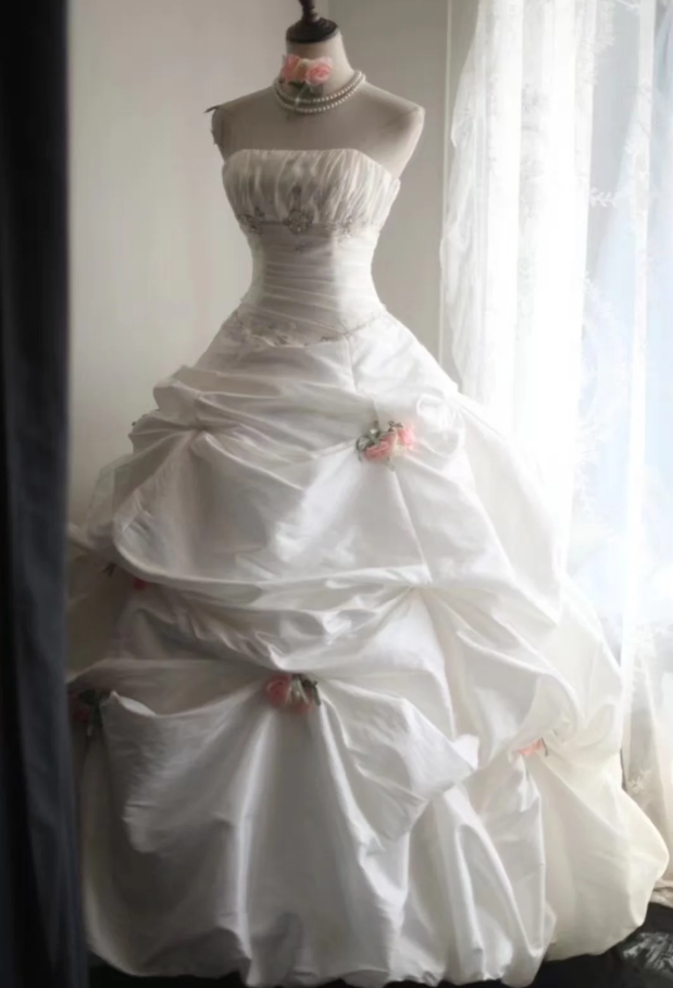 Sweet Strapless Satin Pleated Ball Gown White Princess Quinceanera Dress Sweet 16 Dress SP1214