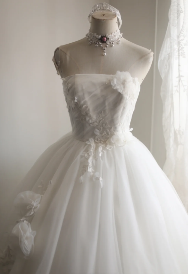 Sweet Strapless Tulle Beaded Appliques Double Layered White Long Wedding Dress SP1209