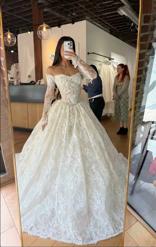 Pretty Off The Shoulder White Tulle Lace Long Wedding Dress SP4189