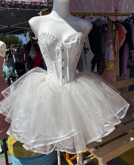 Elegant Sweetheart Neck Tulle A Line Short Birthday Outfits White Formal 7th Grade Homecoming Dress SP2420