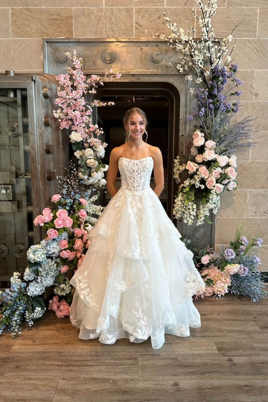 Elegant Strapless White Tulle Lace Appliques Long Wedding Dress Bridal Dress SP1139