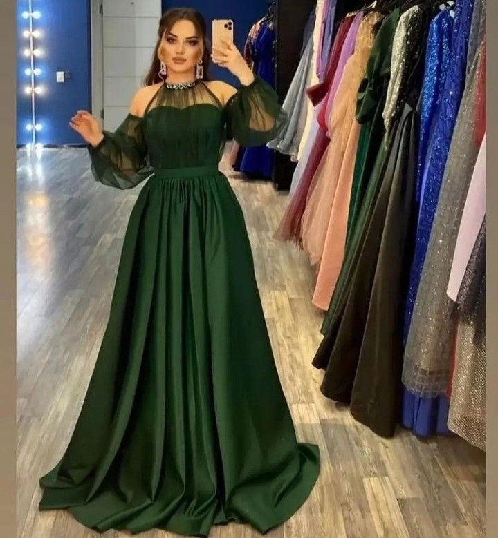 Charming New Arrival Halter Long Sleeves Green Satin A-line Long Evening Party Prom Dresses Y5576
