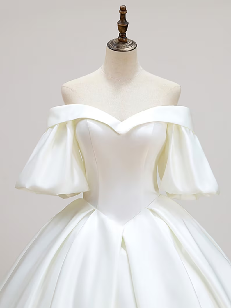 Simple Off-Shoulder Short Sleeves Wedding Dress Satin Chapel Train Ball Gown Bridal Dress Y2388