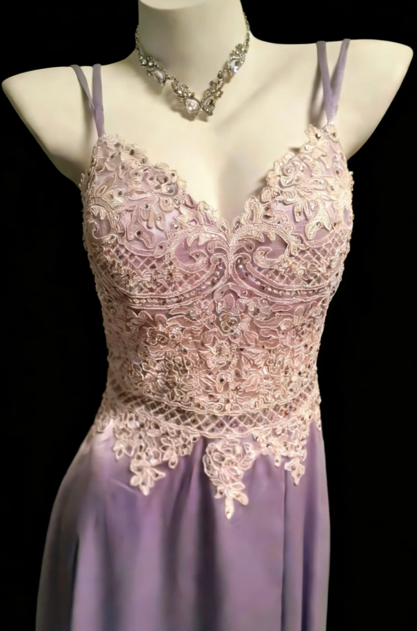 Elegant Spaghetti Straps Lace Appliques Beaded Long Wedding Guest Dress Purple Party Dress Prom Dress SP1587