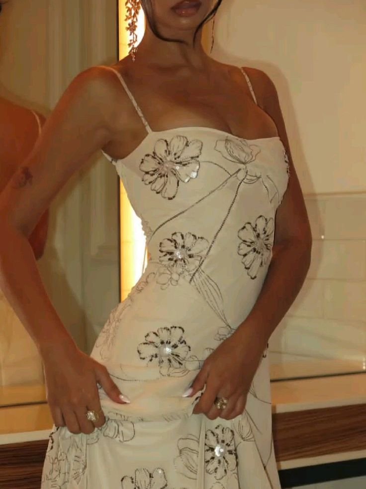 Elegant Spaghetti Straps Chiffon Sequin Flowers White Long Wedding Guest Dress Evening Gown SP789