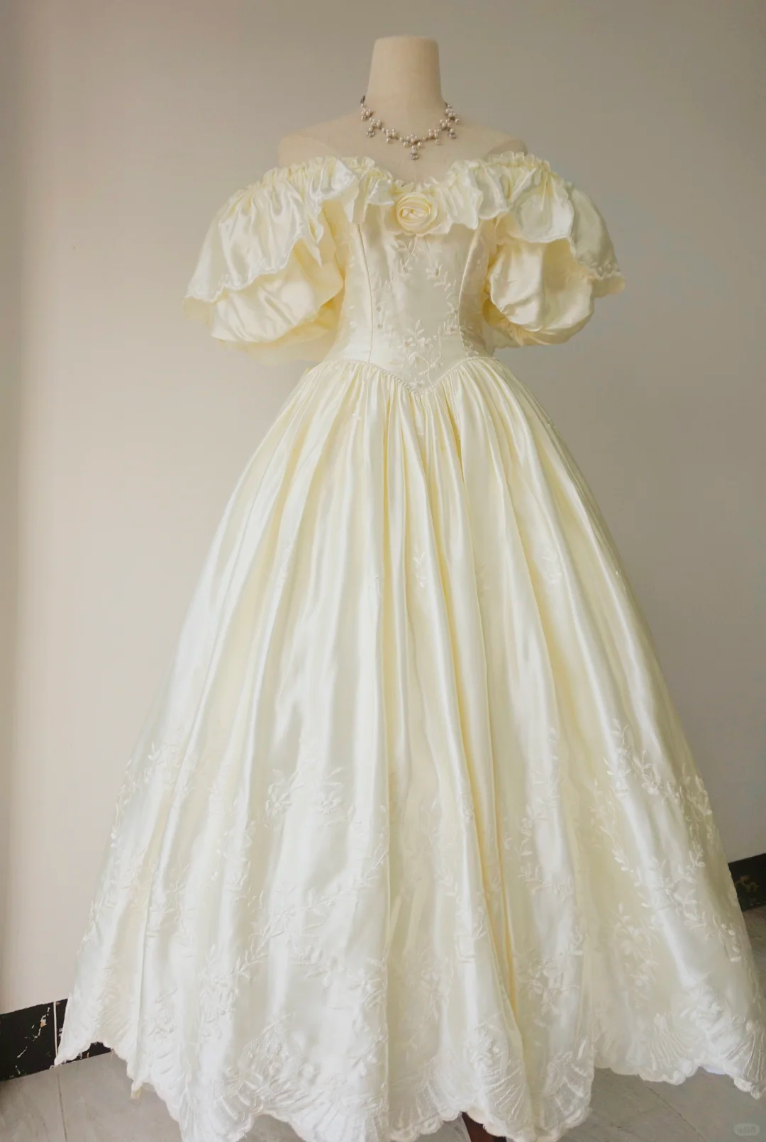 Vintage Off The Shoulder Ball Gown Pastel Yellow Satin Embroidered Floral Long Wedding Dress SP4097