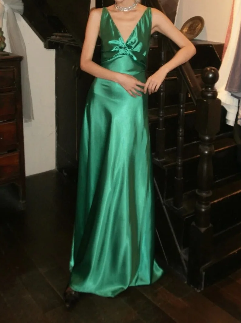 Chic Prom Dress Green Satin V-neck Long Evening Dress SP3918