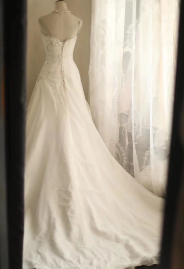 Pretty Strapless White Tulle Appliques Beaded Mermaid Long Wedding Dress SP1238