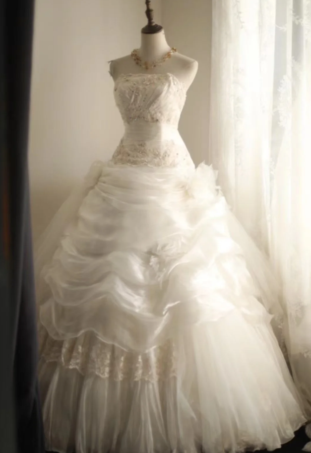 Glamorous Strapless Tulle Lace Beaded Pleated White Long Wedding Dress SP1240