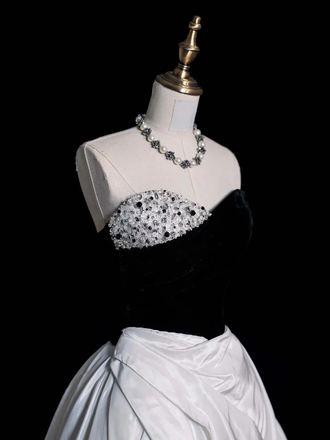 Modest Ball Gown Sweetheart Neck Black Top White Satin Long Prom Dress Party Gown SP4101