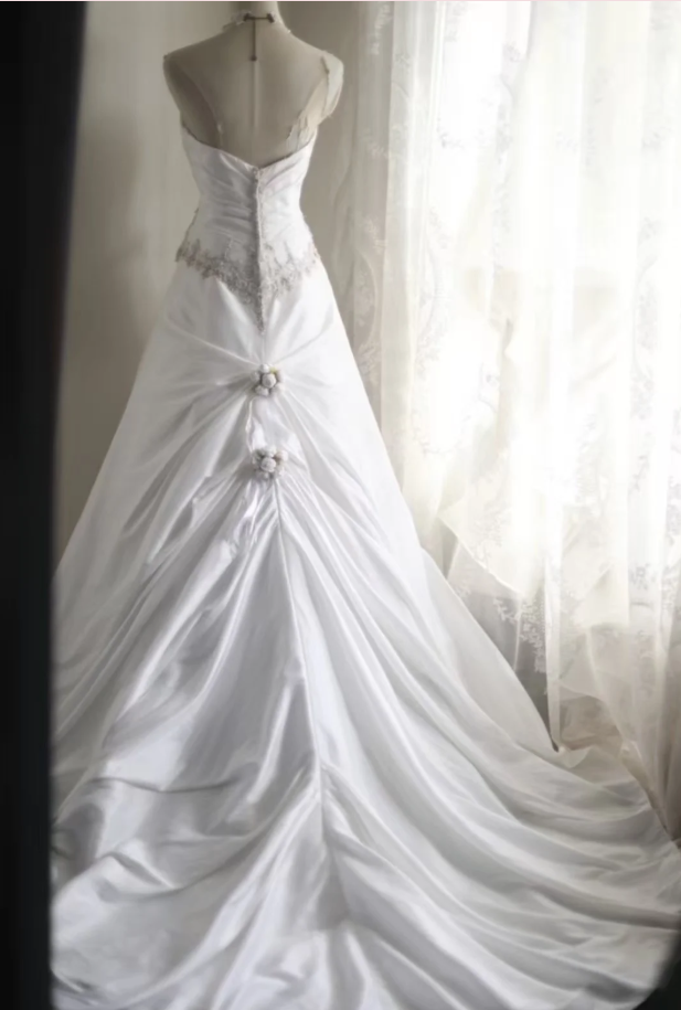 Classy White Strapless Satin Pleated Beaded Appliques Mermaid Long Wedding Dress SP670