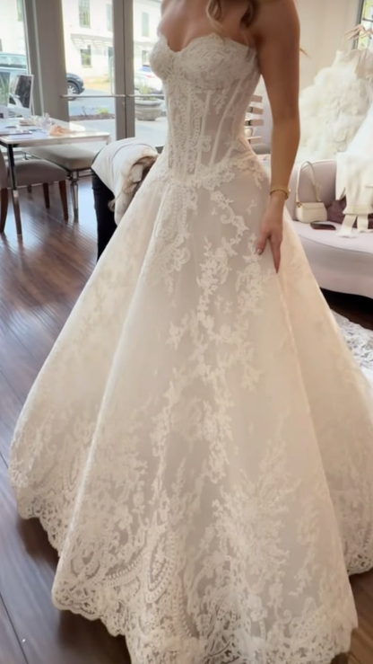 Pretty Sweetheart Neck White Tulle Lace Long Wedding Dress SP4188