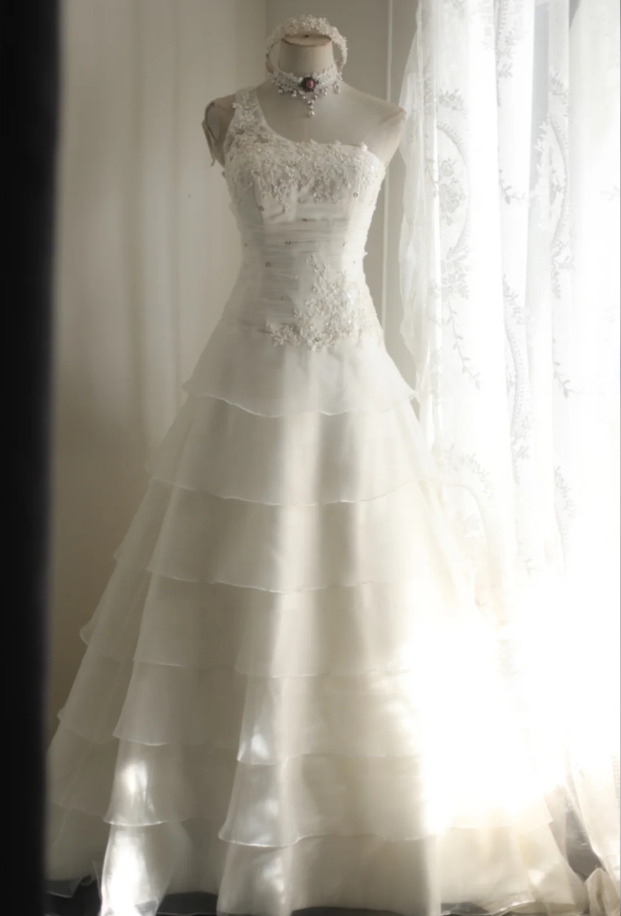 White One Shoulder Organza Beaded Sequin Layered Mermaid Wedding Dress Elegant Long Bridal Dress SP1242