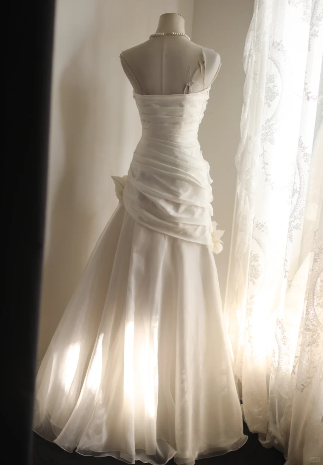 Pretty Strapless Satin Tulle Pleated Mermaid Long Wedding Dress Formal White Bridal Dress With 3D Flowers SP2090