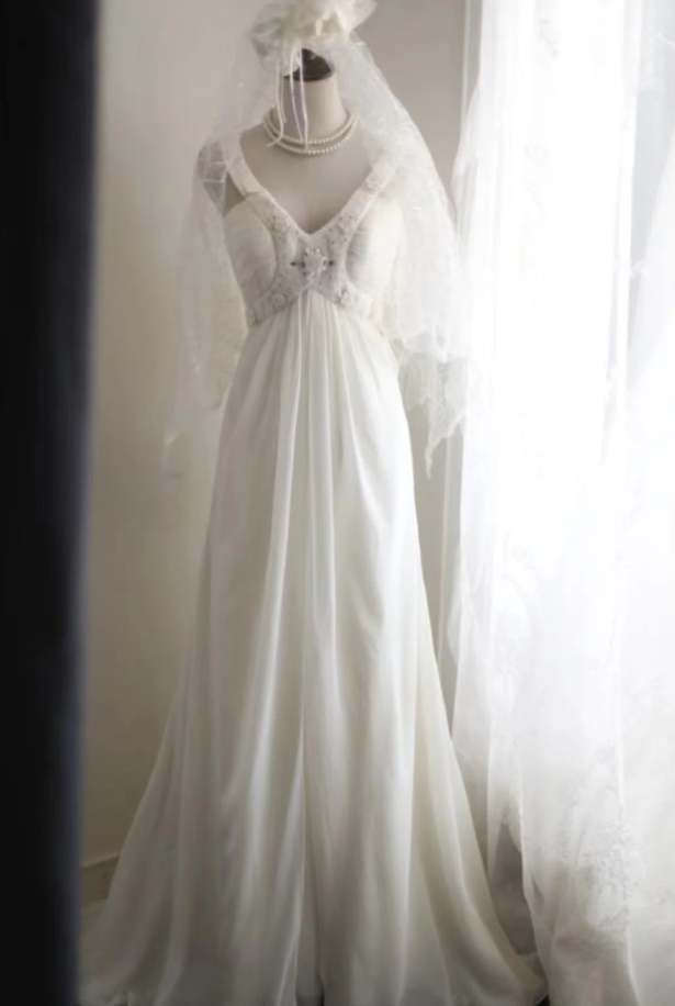 Pretty V Neck Sleeveless White Chiffon Appliques Beaded Mermaid Long Wedding Dress SP1202