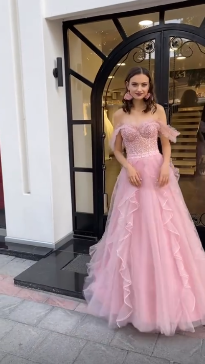Elegant Off The Shoulder Tulle Ruffles Beaded Pink Long Party Dress Prom Gowns SP4275
