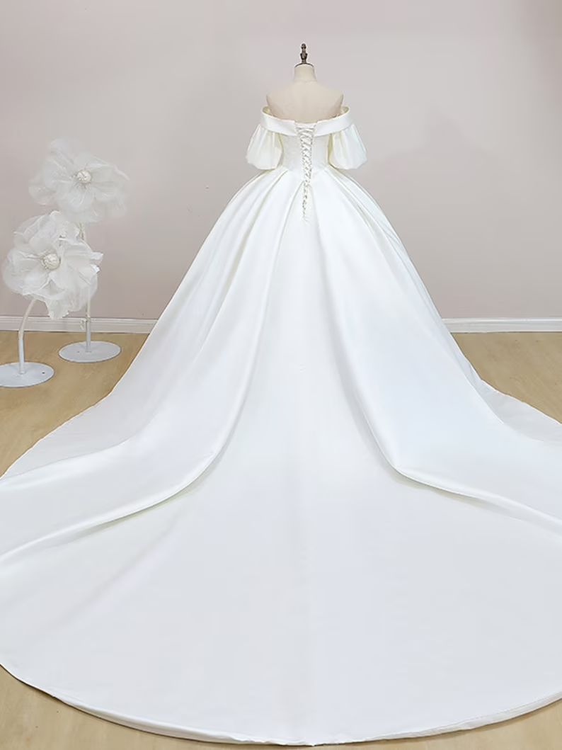 Simple Off-Shoulder Short Sleeves Wedding Dress Satin Chapel Train Ball Gown Bridal Dress Y2388