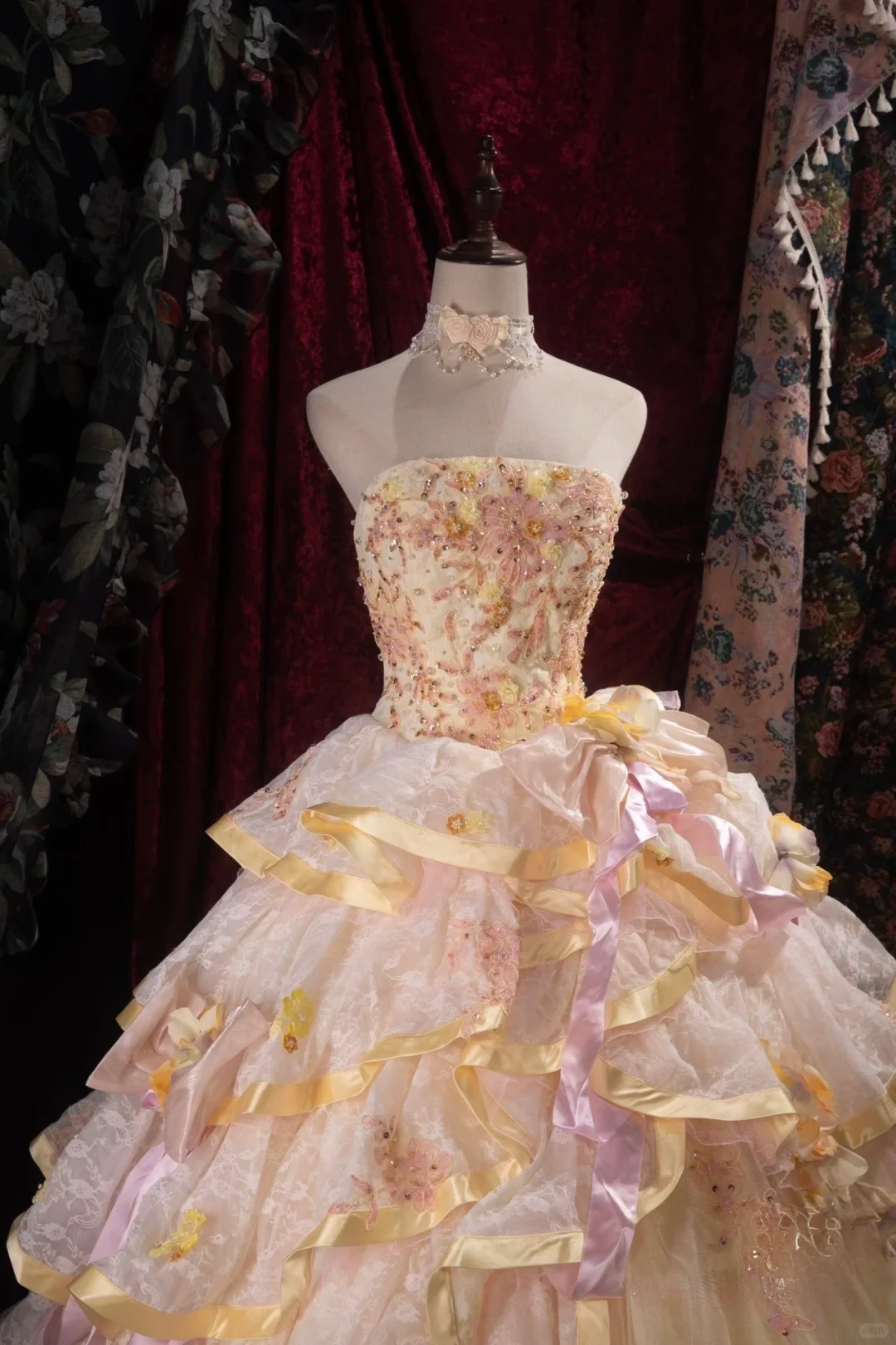 Vintage Strapless Yellow Tulle Ball Gown 3D Floral Applique Beaded Ruffled Trim Lace Quinceanera Dress SP2731