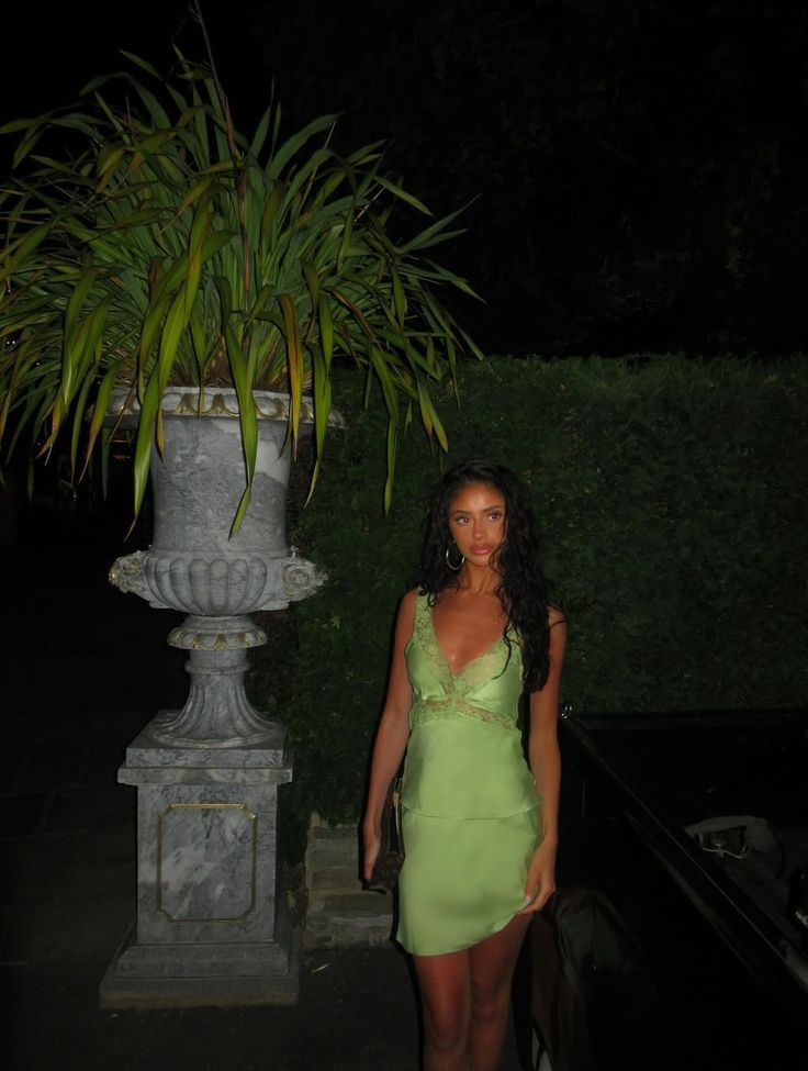 Elegant Green Lace Satin Short Graduation Homecoming Dress V Neck Short Prom Dress SP3945