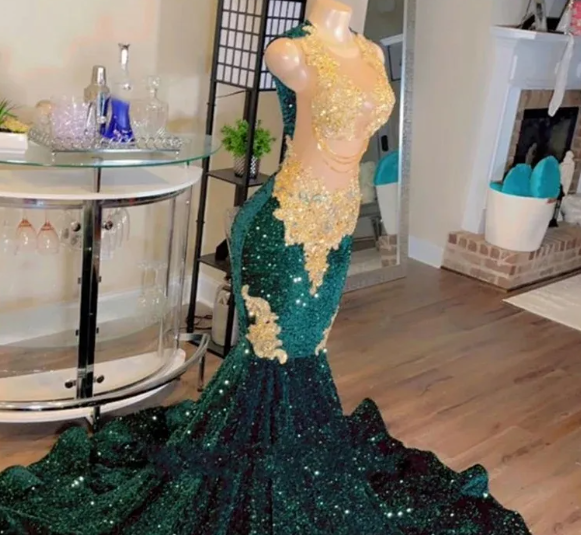 Sparkly Dark Green Mermaid Prom Dresses 2023 For Black Girls Golden Lace Appliques Beaded Tassels Velvet Sequins Party Gown Y4224