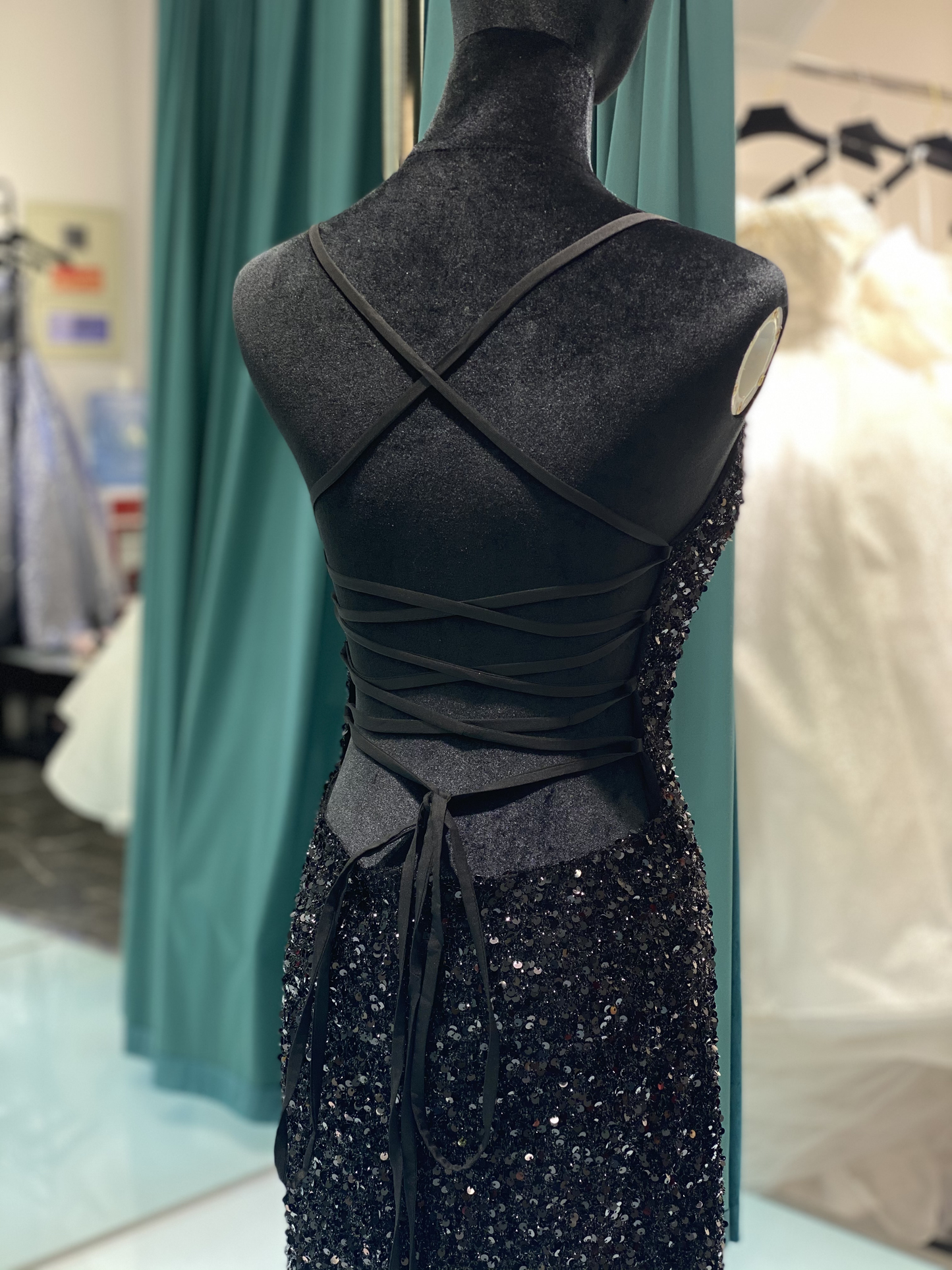 Glitter Mermaid Scoop Neck Black Sequins Long Prom Dresses with Cross Back Y1793