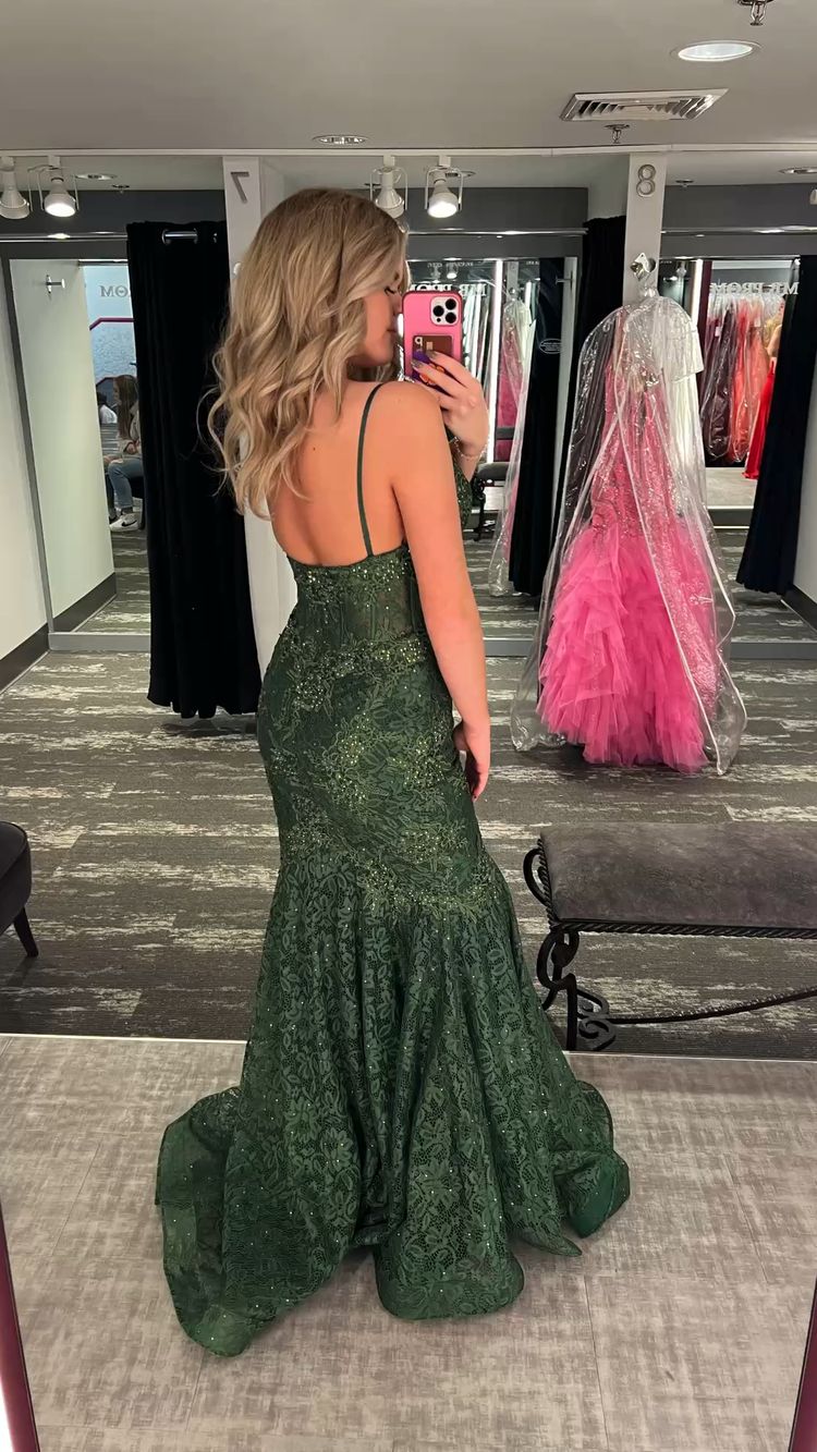 Generous Green Spaghetti Straps Lace Mermaid Evening Dress Y1030